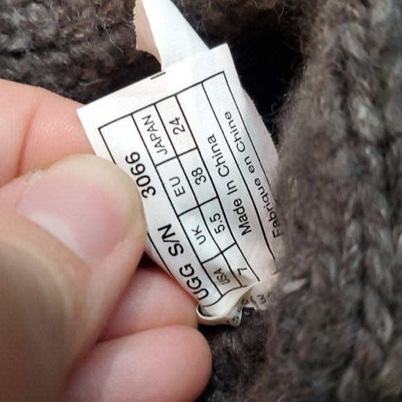Ugg Australia Women 3066 Sweater Cardi 3 Button Boots shoes sz 7 - Picture 12 of 13